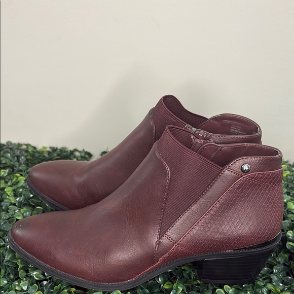 Simply Vera Vera Wang Red Ankle Booties Sleek Design - Picture 2 of 8